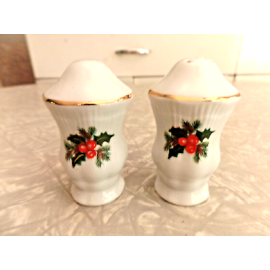 Southington by Baum Basket of Cheer Walbrzych Salt & Pepper Shakers Christmas