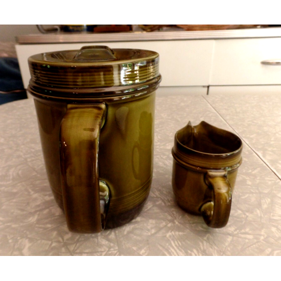 RARE OESLAUER MANUFAKTUR BAVARIA GOEBEL GREEN 2 TONE TEAPOT & CREAMER SET