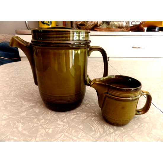 RARE OESLAUER MANUFAKTUR BAVARIA GOEBEL GREEN 2 TONE TEAPOT & CREAMER SET