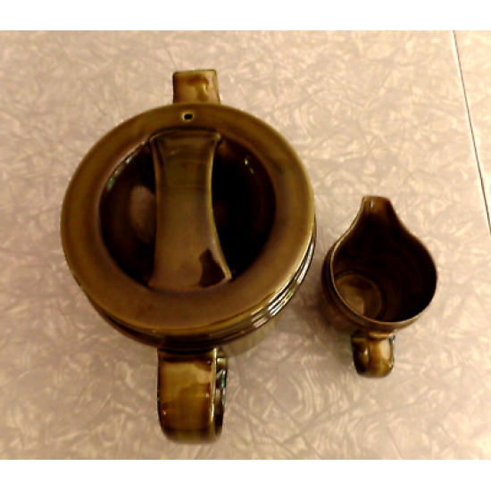 RARE OESLAUER MANUFAKTUR BAVARIA GOEBEL GREEN 2 TONE TEAPOT & CREAMER SET
