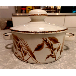 WEDGWOOD ENGLAND MIDWINTER STONEHENGE "WILD OATS"  1 1/2 QT CASSEROLE DISH & LID