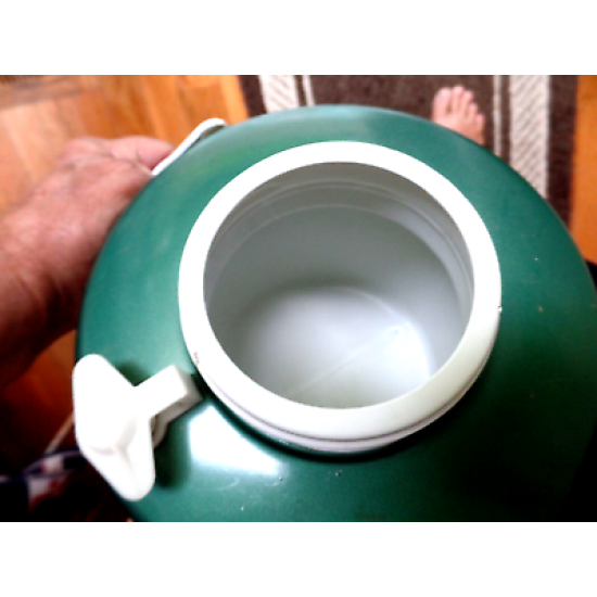 VINTAGE "1977" COLEMAN 2 GAL. GREEN AND WHITE COOLER JUG with SPIGOT & HANDLE