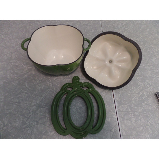 TECHNIQUE CAST IRON ENAMELWARE 1 1/2 QUART "BELL PEPPER" CASSEROLE DISH with LID