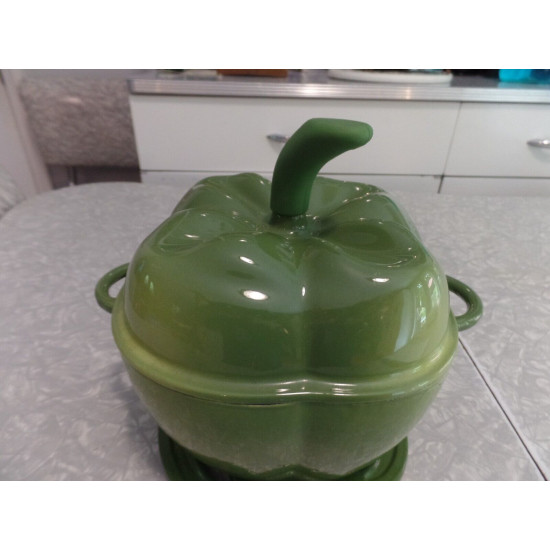 TECHNIQUE CAST IRON ENAMELWARE 1 1/2 QUART "BELL PEPPER" CASSEROLE DISH with LID