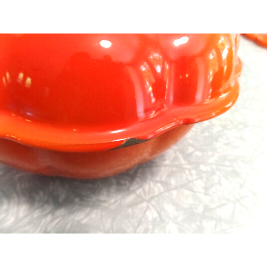 TECHNIQUE CAST IRON ENAMELWARE 2.5 QUART"PUMPKIN" SHAPED CASSEROLE DISH with LID