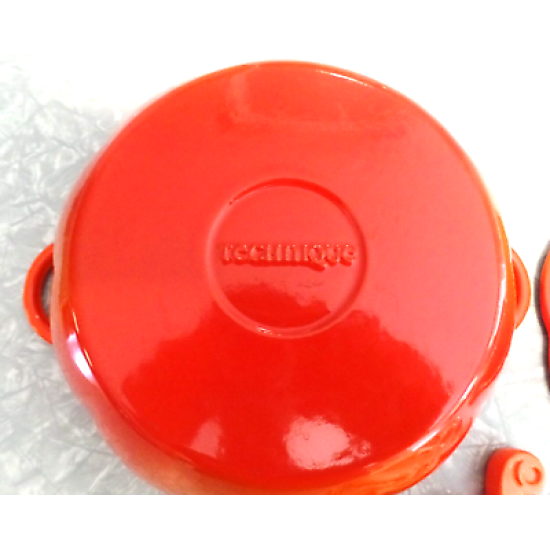 TECHNIQUE CAST IRON ENAMELWARE 2.5 QUART"PUMPKIN" SHAPED CASSEROLE DISH with LID