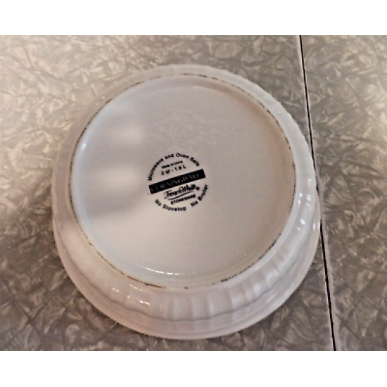 CORNINGWARE STONEWARE FRENCH WHITE 2 QT. ROUND CASSEROLE DISH