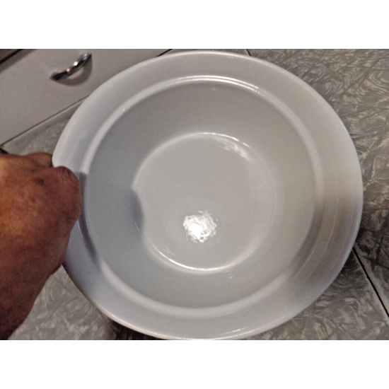 CORNINGWARE STONEWARE FRENCH WHITE 2 QT. ROUND CASSEROLE DISH