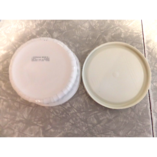 2 PC. CORNING F-16-B FRENCH WHITE 16 OZ. ROUND CASSEROLE DISH W/STORAGE LID