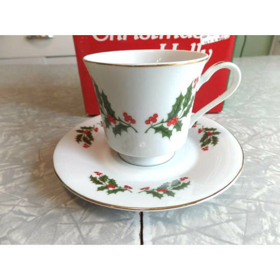 BEAUTIFUL KASHIMA "CHRISTMAS HOLLY" 8 PC. PORCELAIN CUP & SAUCER SET GOLD ACCENT