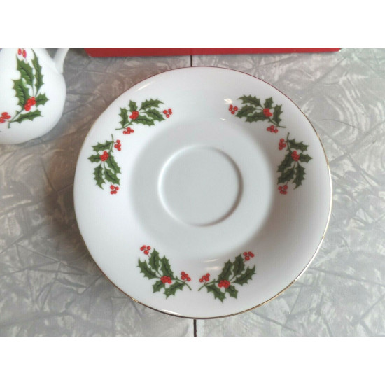BEAUTIFUL KASHIMA "CHRISTMAS HOLLY" 8 PC. PORCELAIN CUP & SAUCER SET GOLD ACCENT