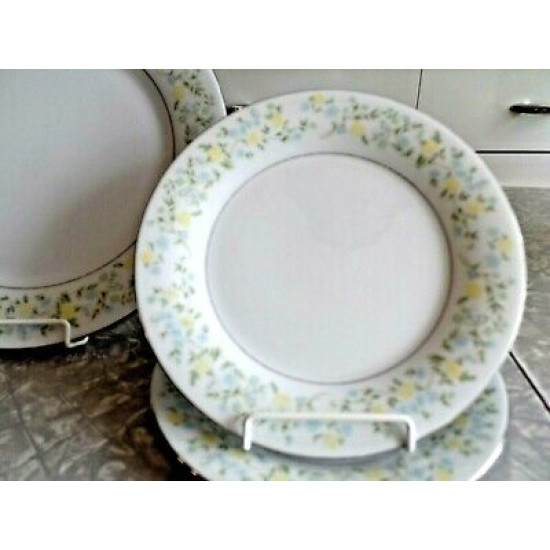 CROWN MING FINE CHINA 3PC. DINNERWARE PLATE SET in the "SPRING GARDEN" PATTERN