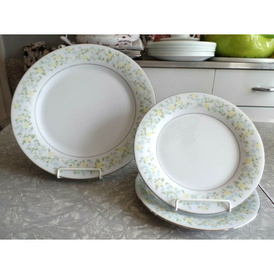 CROWN MING FINE CHINA 3PC. DINNERWARE PLATE SET in the "SPRING GARDEN" PATTERN