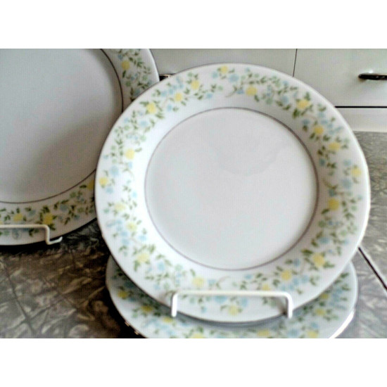 CROWN MING FINE CHINA 3PC. DINNERWARE PLATE SET in the "SPRING GARDEN" PATTERN