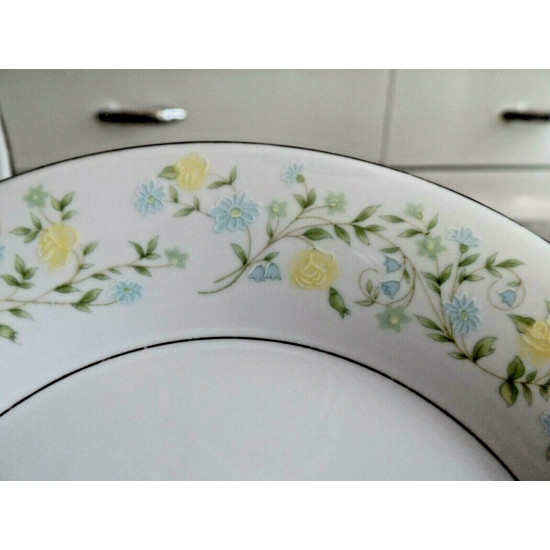 CROWN MING FINE CHINA 3PC. DINNERWARE PLATE SET in the "SPRING GARDEN" PATTERN
