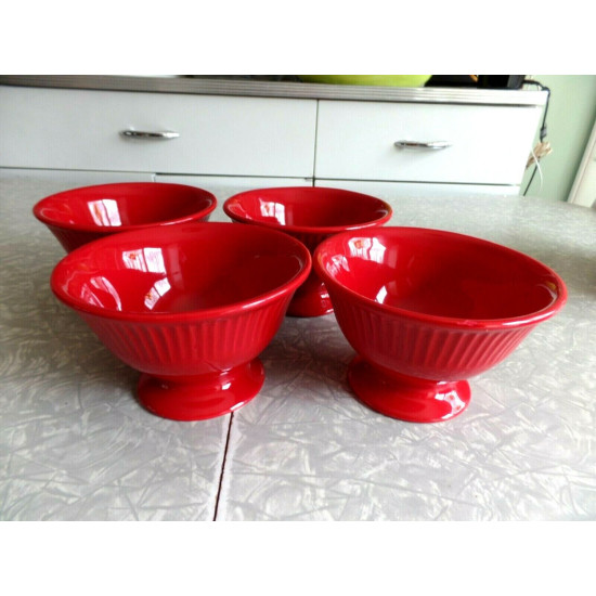 CRATE&BARREL 4 PC. STONEWARE RED PEDESTAL BOTTOM RAMEN/DESSERT BOWL SET