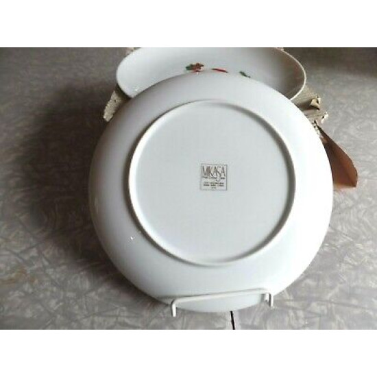NEW MINT MIKASA 4 PC. SALAD/BREAD PLATE SET in the "CHRISTMAS BEAR" PATTERN