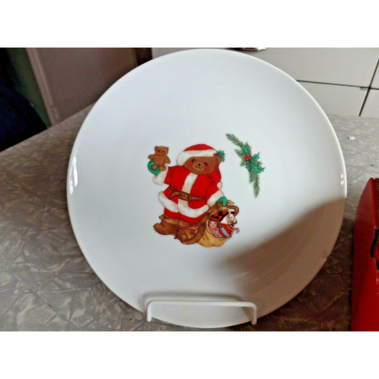 NEW MINT MIKASA 4 PC. SALAD/BREAD PLATE SET in the "CHRISTMAS BEAR" PATTERN