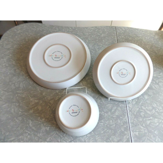 ONEIDA "COLOR BURST" 3 PC. DINNERWARE SET in the KIWI GREEN COLOR